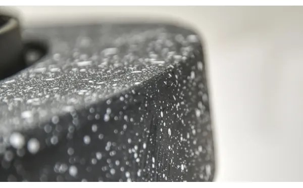 Fuoco portatile a legna con griglia grigia