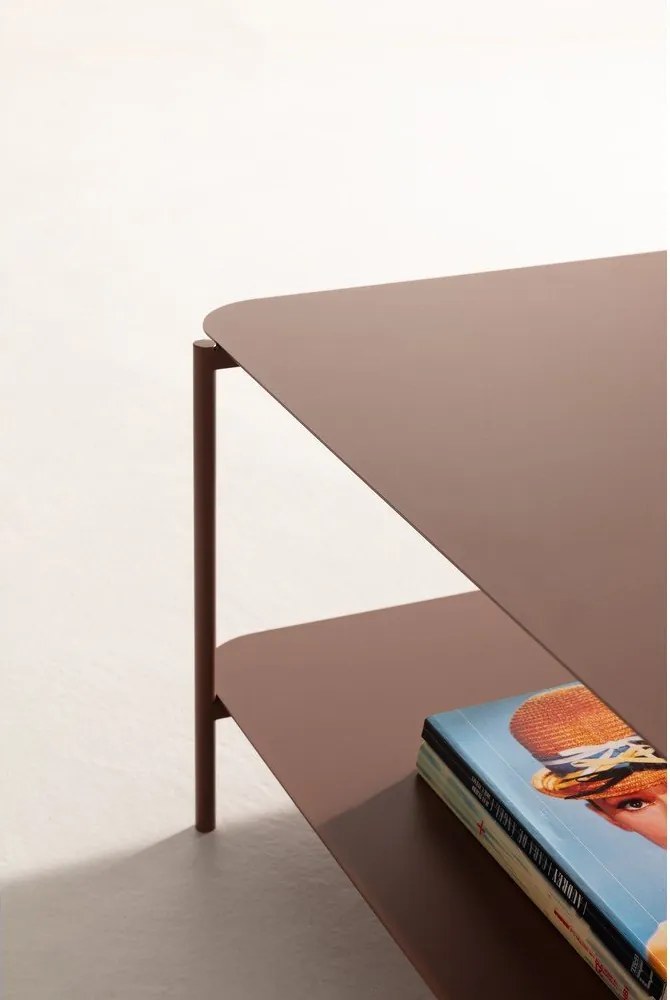Tavolino da salotto color terracotta in metallo 58x90 cm Beatrix – MOME