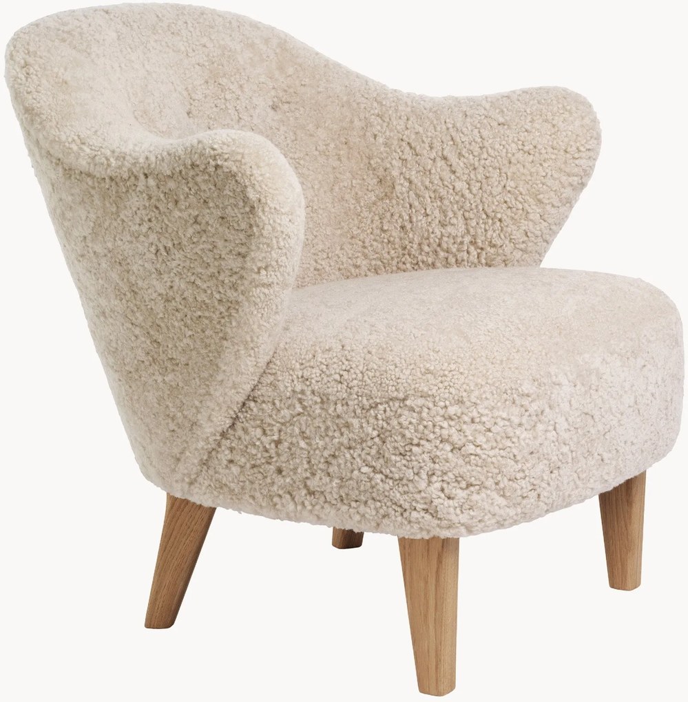 Poltrona in pelle di pecora con gambe in legno di quercia Ingeborg