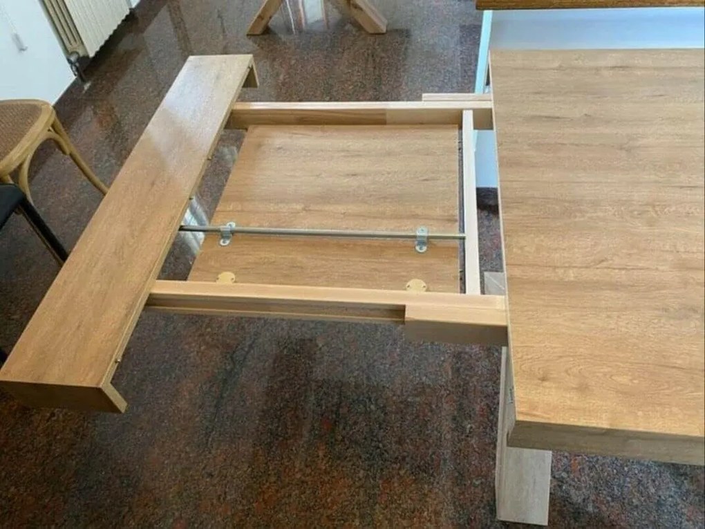 Tavolo da pranzo allungabile in legno naturale 180x100 cm