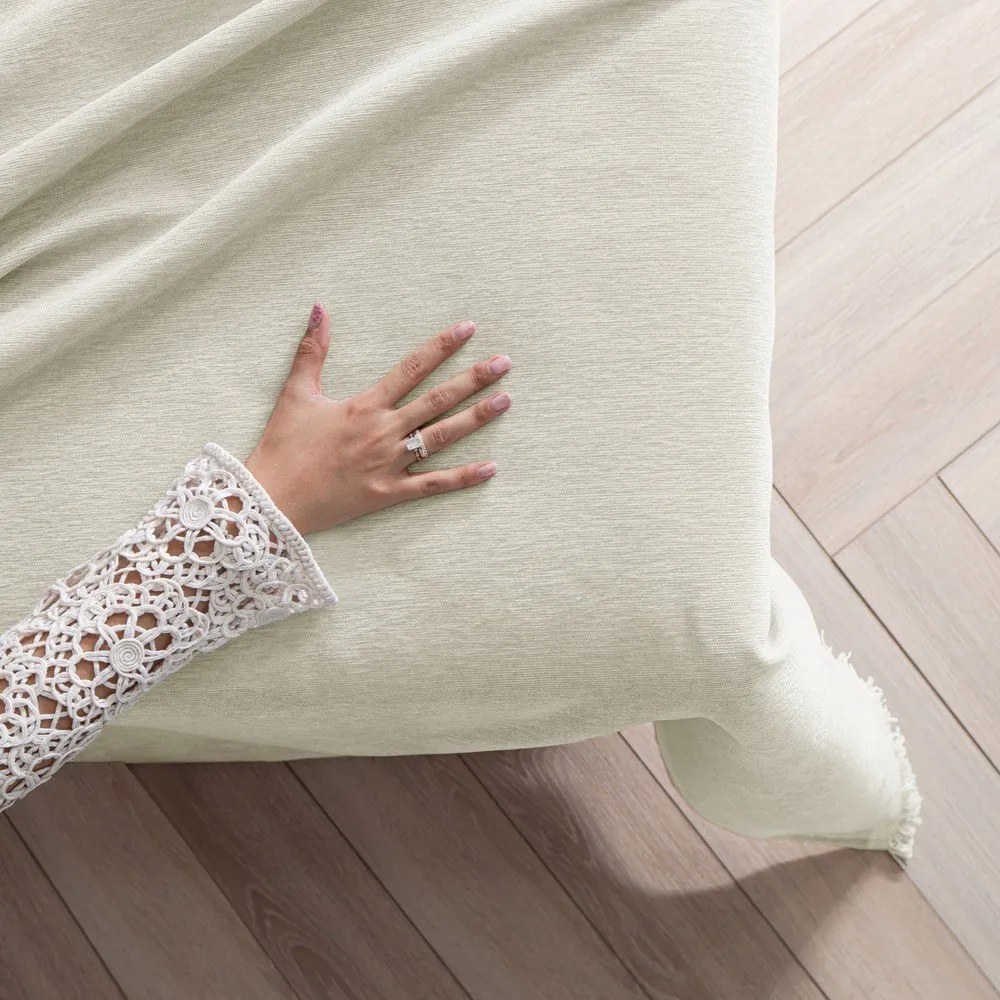 Copriletto color crema in ciniglia 220x240 cm Talo – Filumi