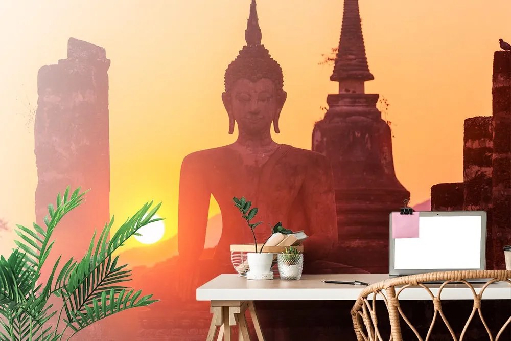 Carta da parati autoadesiva – Statua di Buddha tra le pietre