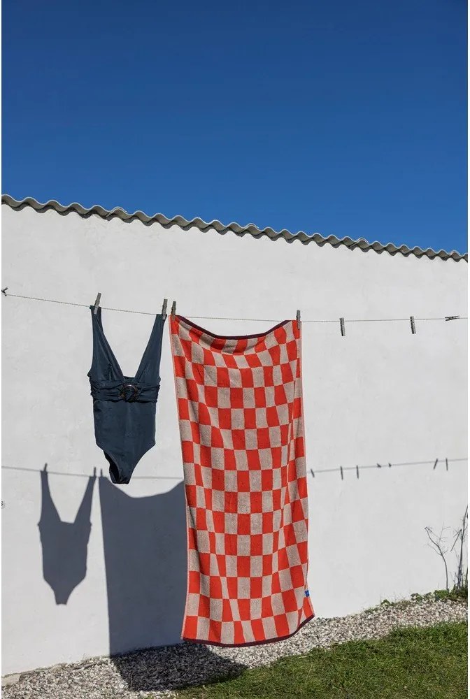 Asciugamano tipo terry arancione/beige in cotone organico 70x133 cm Retro – Mette Ditmer Denmark