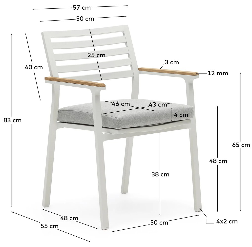 Kave Home - Sedia da esterno Bona alluminio finitura bianca e braccioli in legno massello di teca