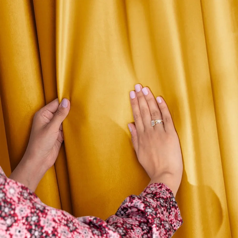 Tenda parzialmente oscurante gialla in velluto 140x245 cm Eyelets – Restilo