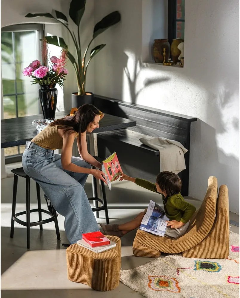 Pouf per bambini marrone con rivestimento in velluto a coste Cloud – Wigiwama