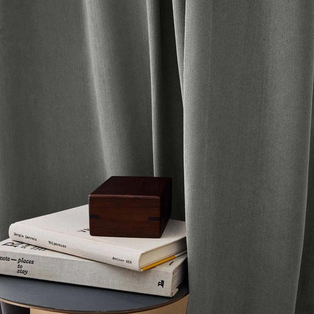 Tenda termoisolante color antracite in velluto a coste 140x260 cm Madison – douceur d'intérieur