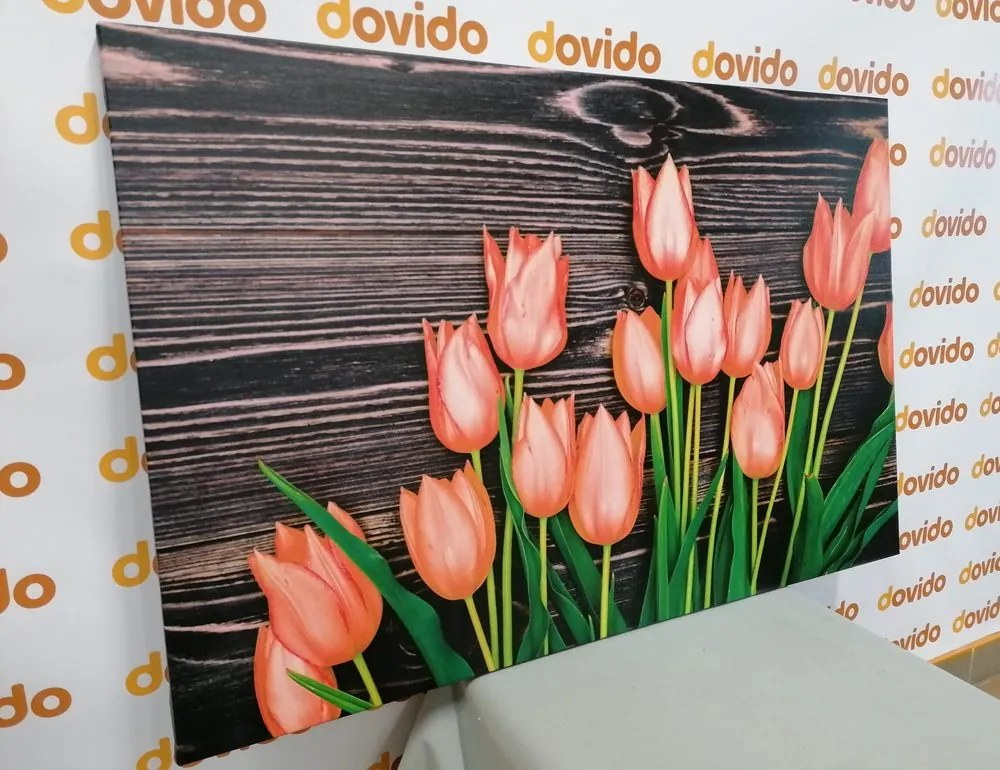 Stampa su tela – Incantevoli tulipani arancioni su sfondo di legno