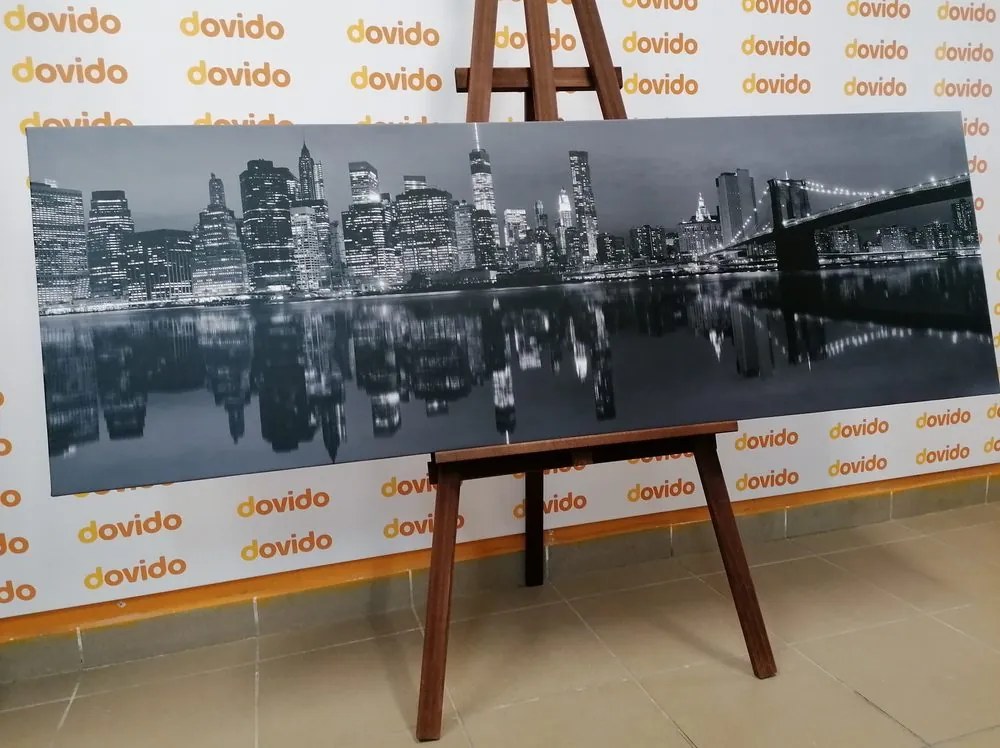 Quadro su tela – Riflesso di Manhattan nell'acqua in bianco e nero