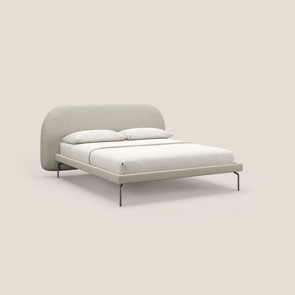 Soleil letto imbottito di design con piedi alti in metallo in bouclet smacchiabile T12 panna