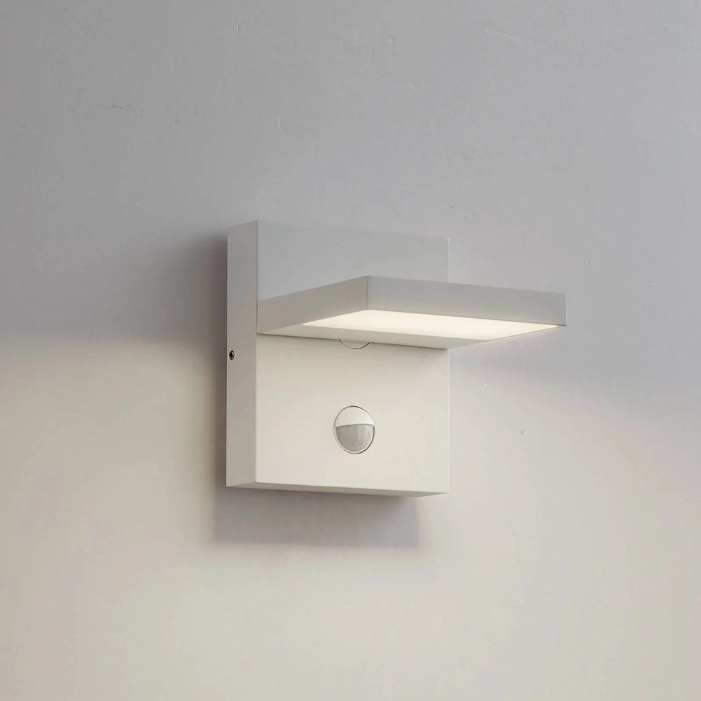 Lucande Applique da esterni LED Silvan, bianco, sensore, IP54, 16cm