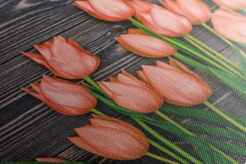 Stampa su tela – Incantevoli tulipani arancioni su sfondo di legno