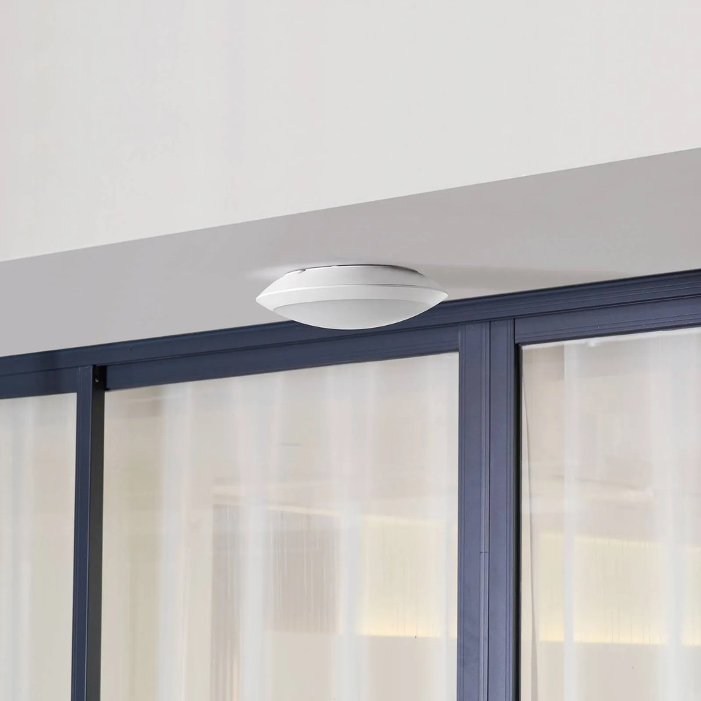 Lindby plafoniera LED da esterni Naira, bianca, sensore, 30 cm, IP65