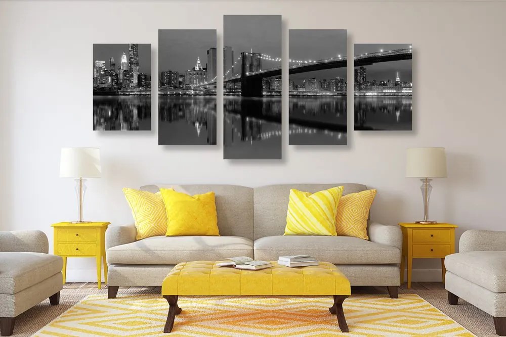 Quadri 5 pezzi – Riflesso di Manhattan nell'acqua in bianco e nero