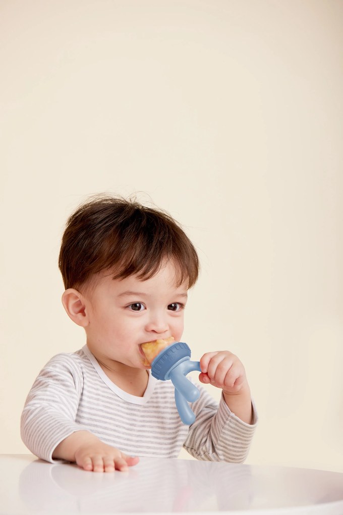 Ciuccio per alimenti e massaggiagengive - blu chiaro