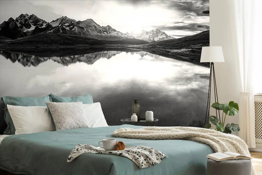 Fotomurale – Lago montano in bianco e nero