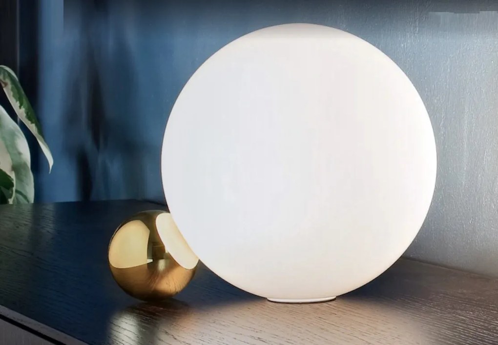 Flos Copycat Lampada a sfera 30 cm da Tavolo led in vetro opalino e Oro 24k