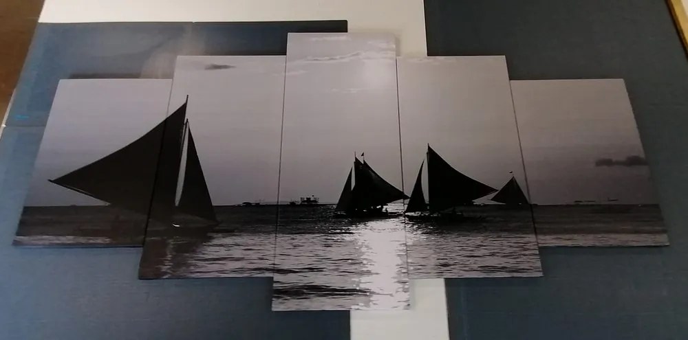 Quadri 5 pezzi – Splendido tramonto sul mare in bianco e nero