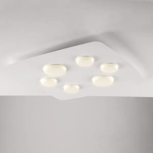 Plafoniera in metallo laccato bianco con diffusori in silicone a le...