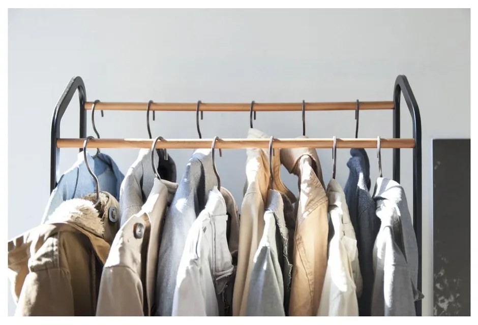 Appendiabiti nero in metallo con ruote Tower - YAMAZAKI