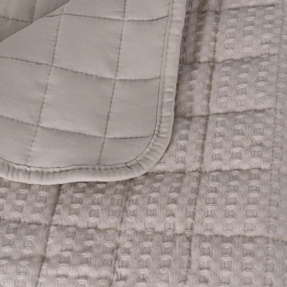 Copriletto beige con rivestimento trapuntato 240x260 cm – Ixia