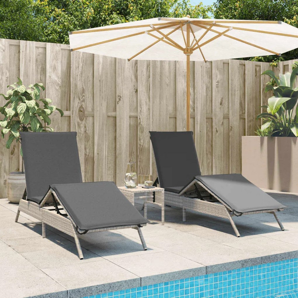 Lettini prendisole 2pz con tavolino grigio chiaro in polyrattan