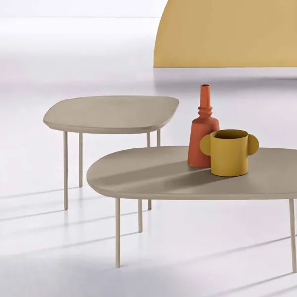 Tavolino con piano sagomato in legno Tortora e base in metallo - FLUX Small