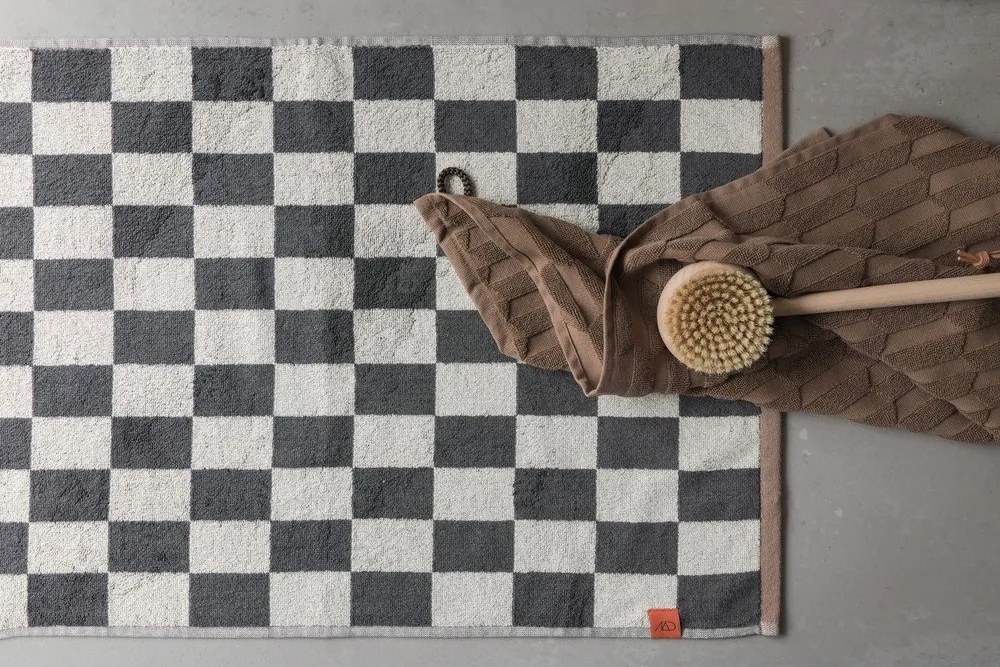 Tappetino per il bagno color antracite/beige in cotone organico per la doccia 50x80 cm Retro – Mette Ditmer Denmark