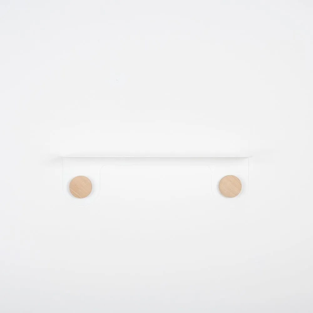 Mensola da parete in acciaio bianco con dettaglio in legno di quercia con 2 ganci , lunghezza 50 cm Hook - Gazzda