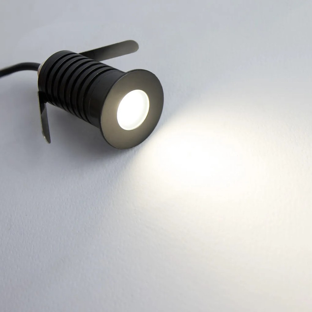 Faretto Segnapasso LED 3W IP67 Nero Professional Colore Bianco Caldo 2.700K