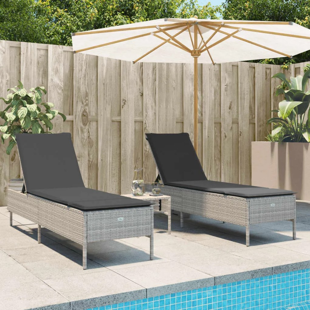 Set Lettini Prendisole Con Cuscini 3pz Grigio Chiaro Polyrattan /