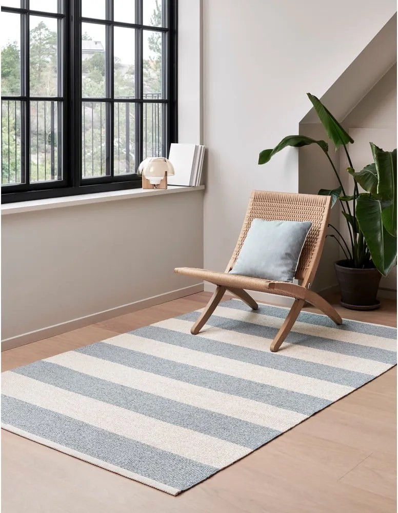 Tappeto da interno/esterno azzurro/color crema 140x180 cm Bob Blue Fog – Pappelina