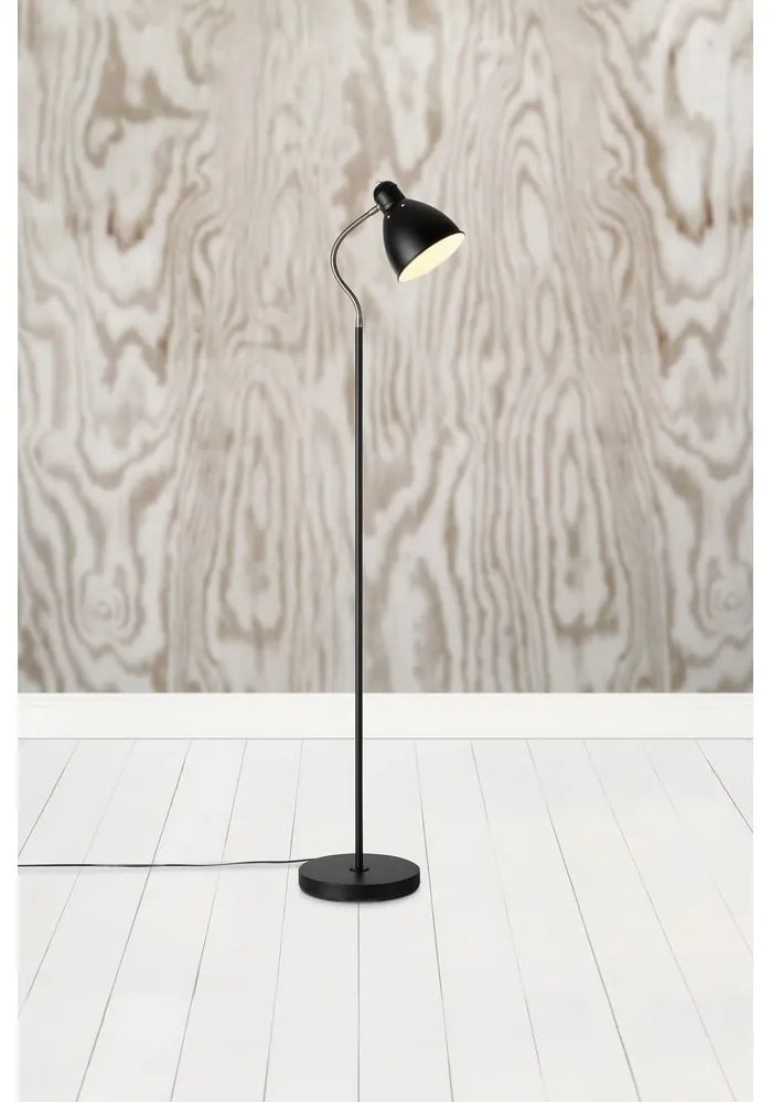 Lampada da terra nera con paralume in metallo (altezza totale 145 cm) Nitta – Markslöjd