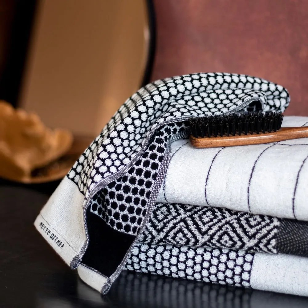 Set di 2 asciugamani in cotone bianco e nero 40x60 cm Grid - Mette Ditmer Denmark