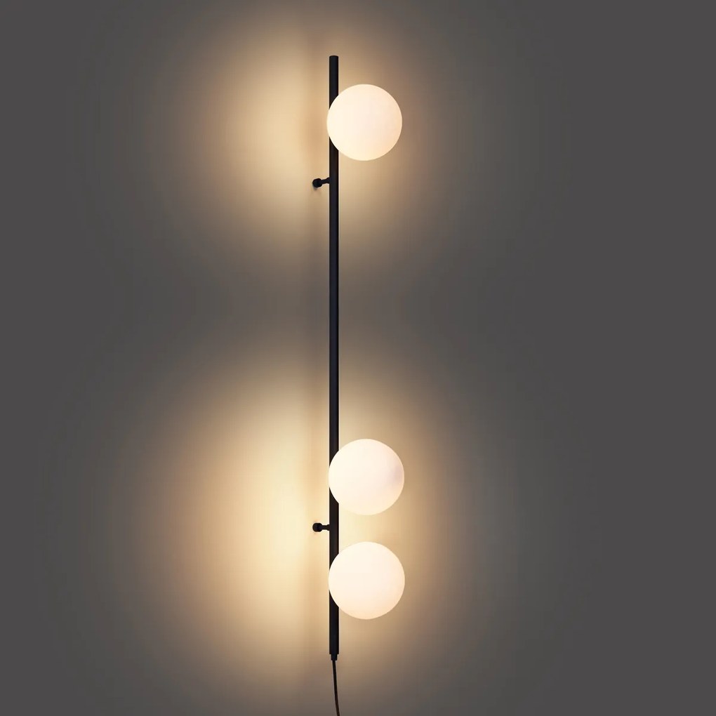 Lampada da Parete di Design Nera con Vetro Opaco a 3 Luci - Verticale