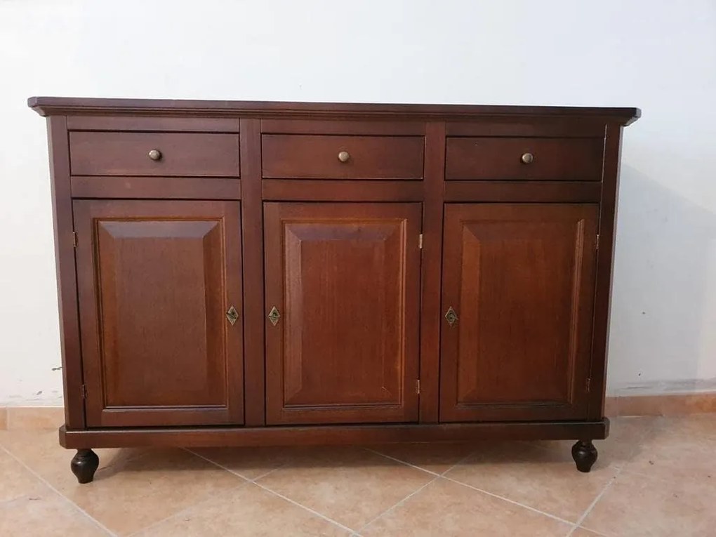 Credenza da 150 cm classica in legno in noce lucido