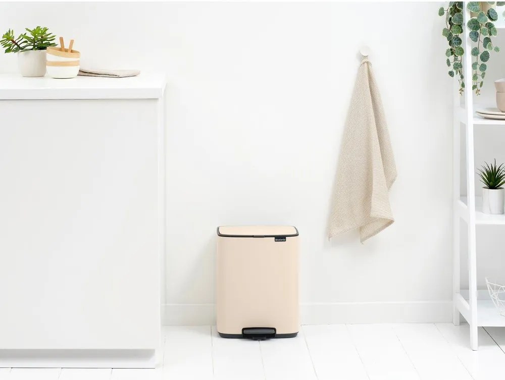 Cestino per la spazzatura beige in acciaio con pedale 12 l Bo – Brabantia