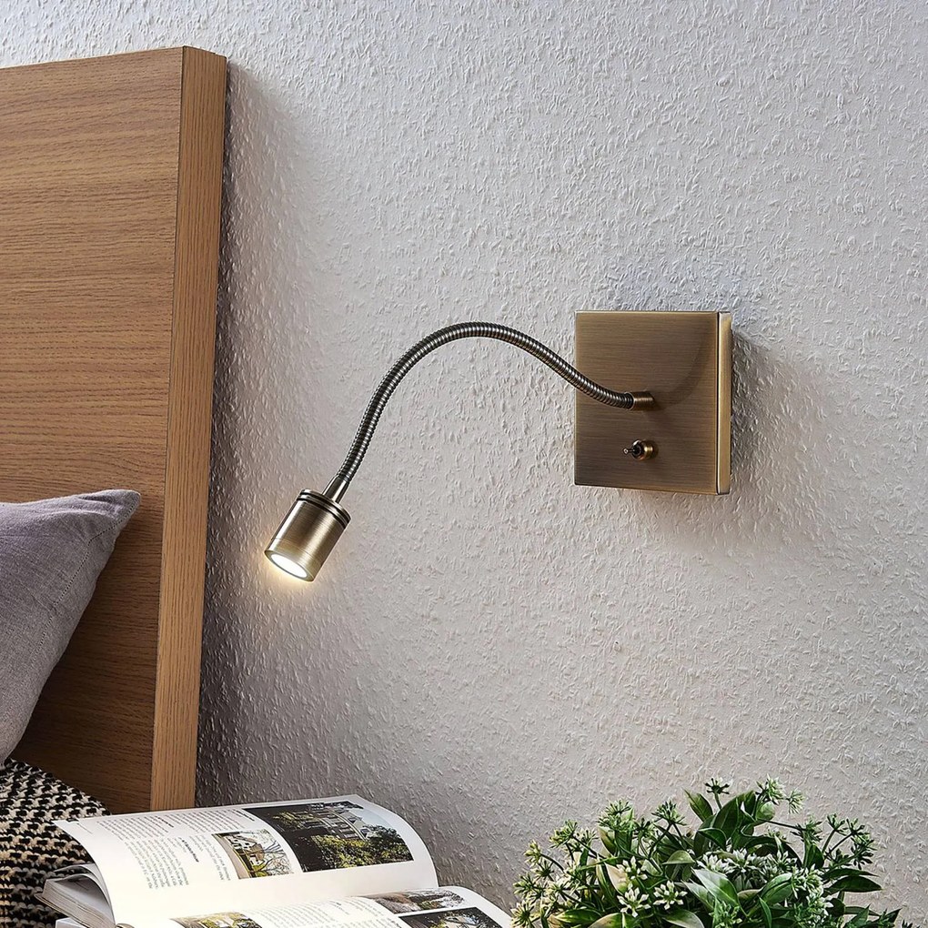 Lindby Lampada a LED da lettura a parete Mayar con braccio flessibile, ottone antico