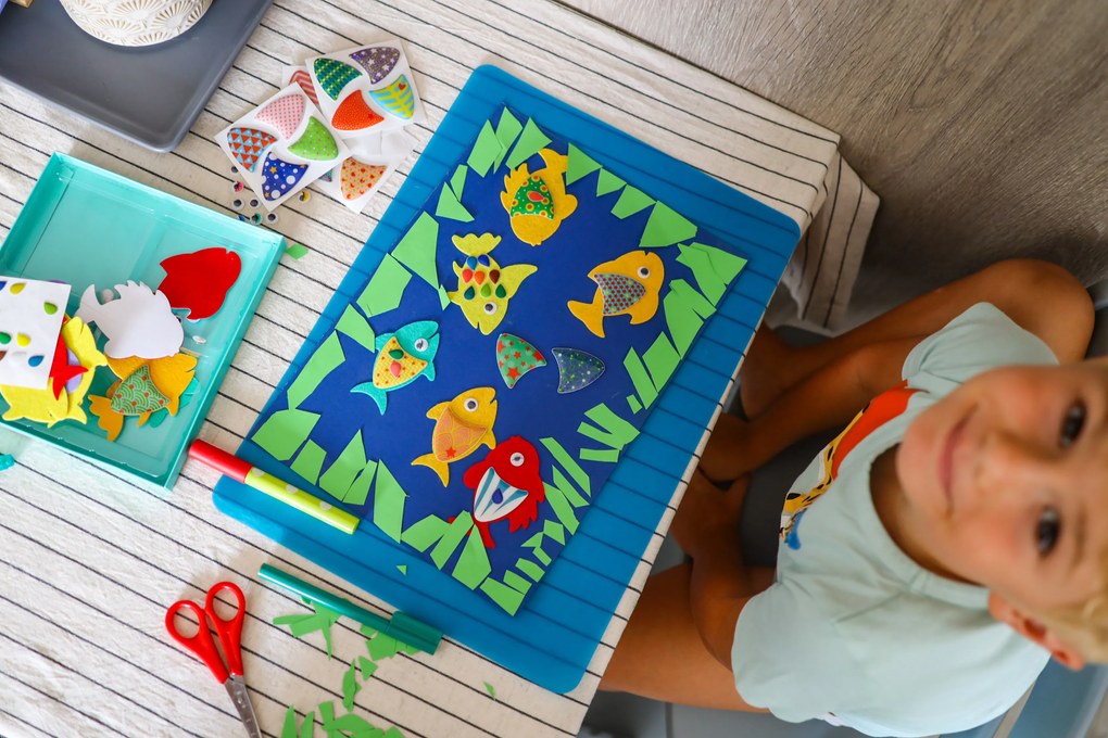 Gioco con adesivi - amiamo il pesce