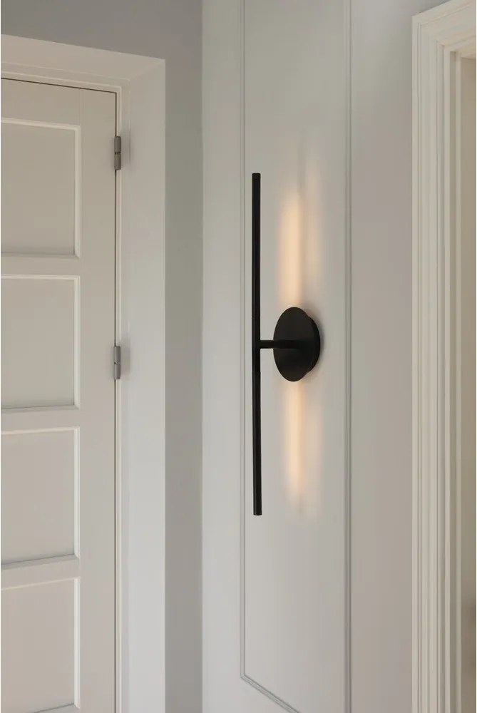 Lampada da parete LED nera in metallo con intensità regolabile Omni Wall – UMAGE