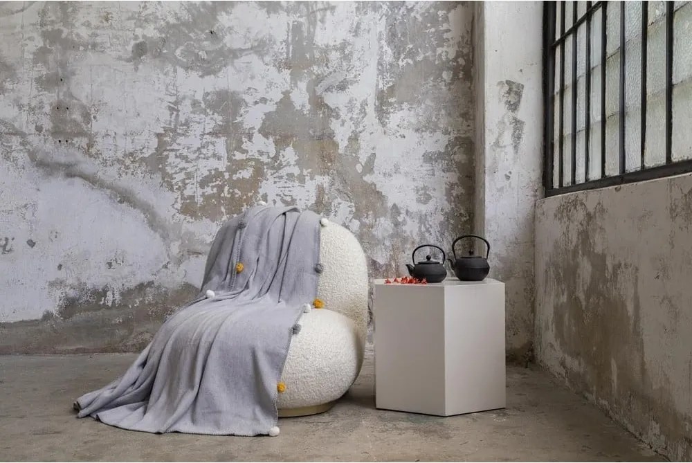 Copriletto grigio in vello 150x200 cm Pom Pom – Mijolnir