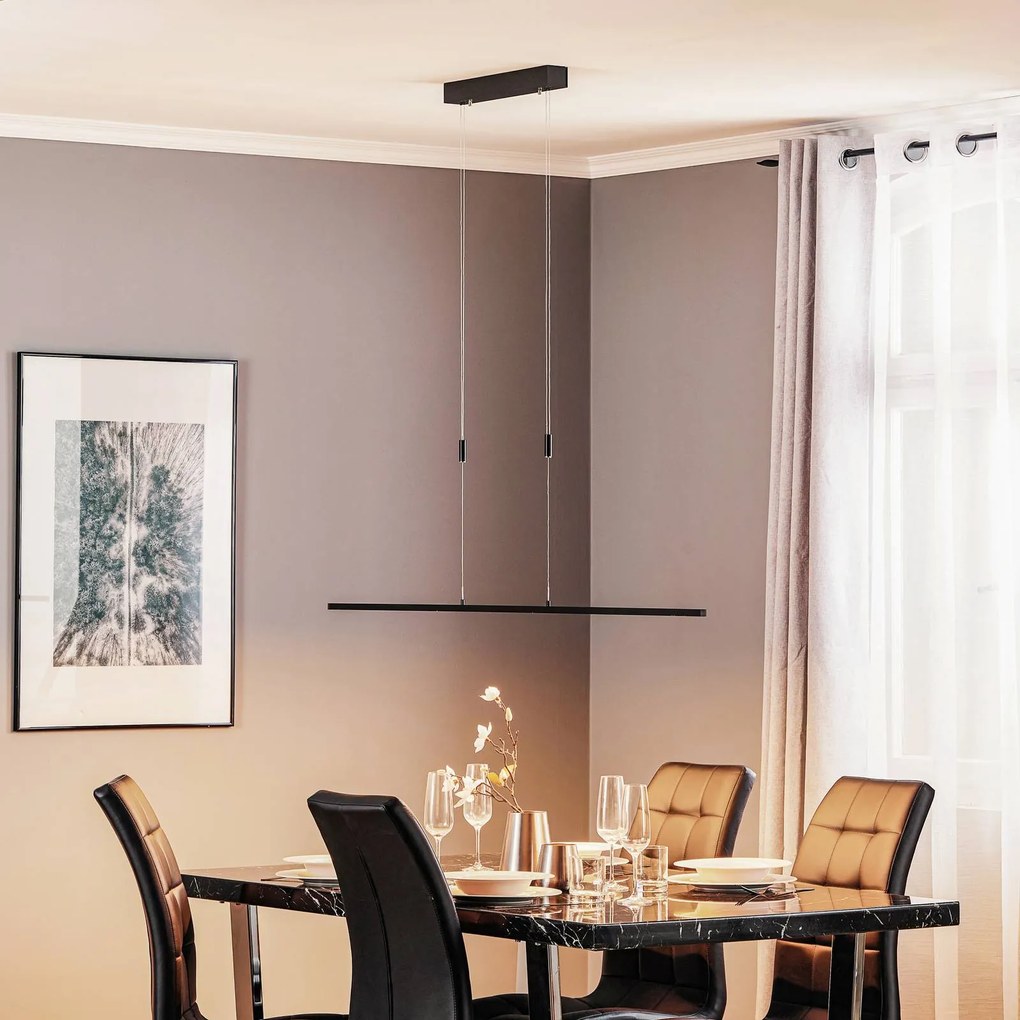 Lampada LED a sospensione Tolu di Quitani, nera, lunghezza 138 cm dimmerabile, Nero, Soggiorno / Sala da pranzo, Alluminio, Moderno
