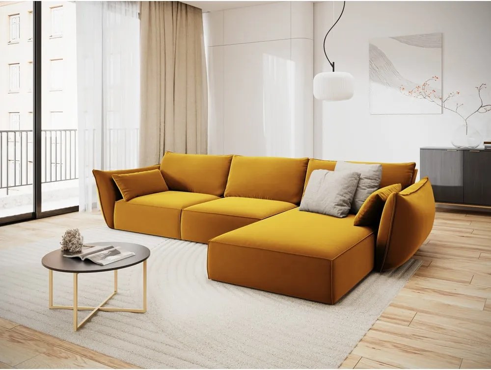 Divano angolare color senape (con penisola a destra/con chaise lounge) con rivestimento in velluto Vanda – Mazzini Sofas