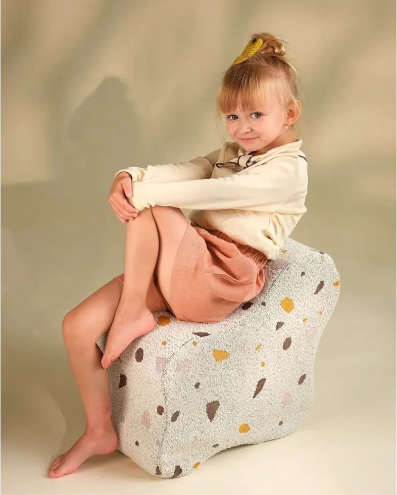 Pouf per bambini bianco con rivestimento in bouclé e ciniglia Terrazzo Cloud – Wigiwama
