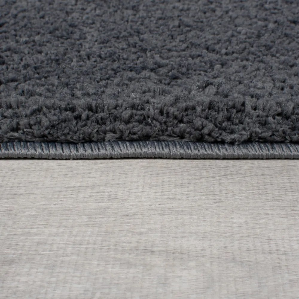 Tappeto rotondo lavabile grigio scuro in fibre riciclate 133x133 cm Fluffy - Flair Rugs