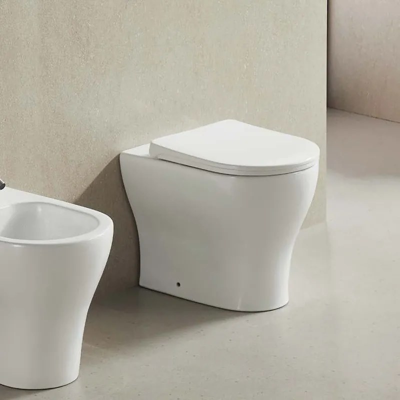 Kamalu - Coppia sanitari bagno filomuro in ceramica rimless con copriwc softclose | GIULY