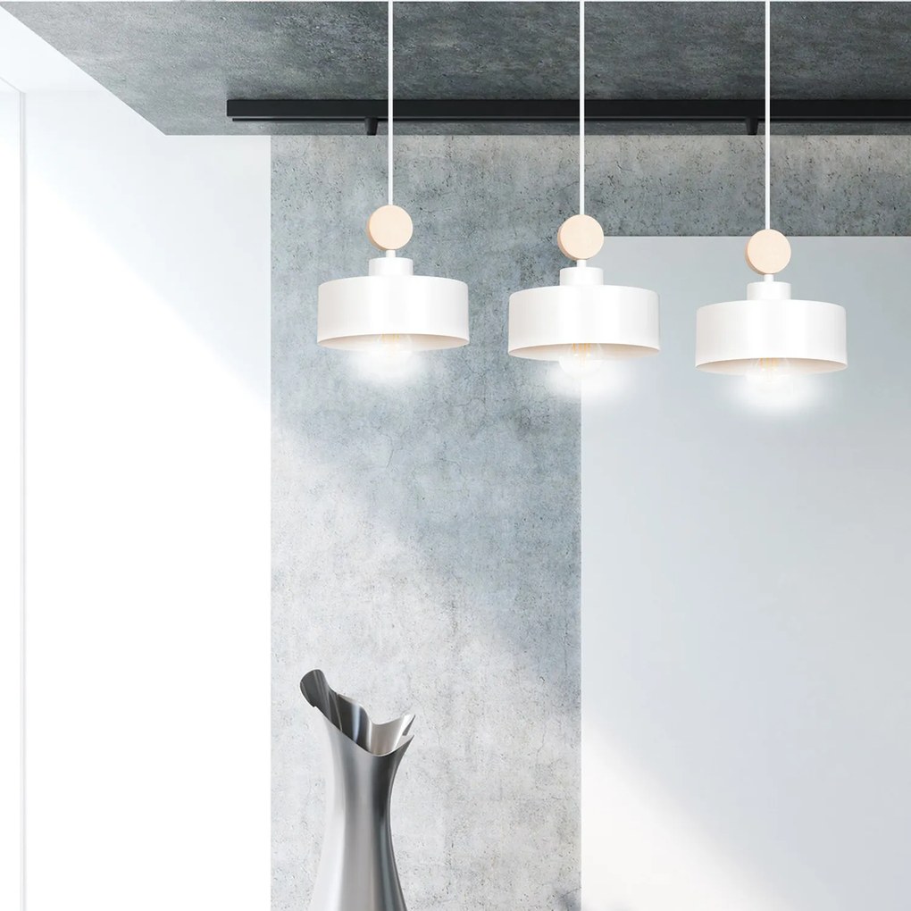 Lampadario 3 Luci Zhurong In Acciaio Bianco E Paralumi Con Legno Naturale