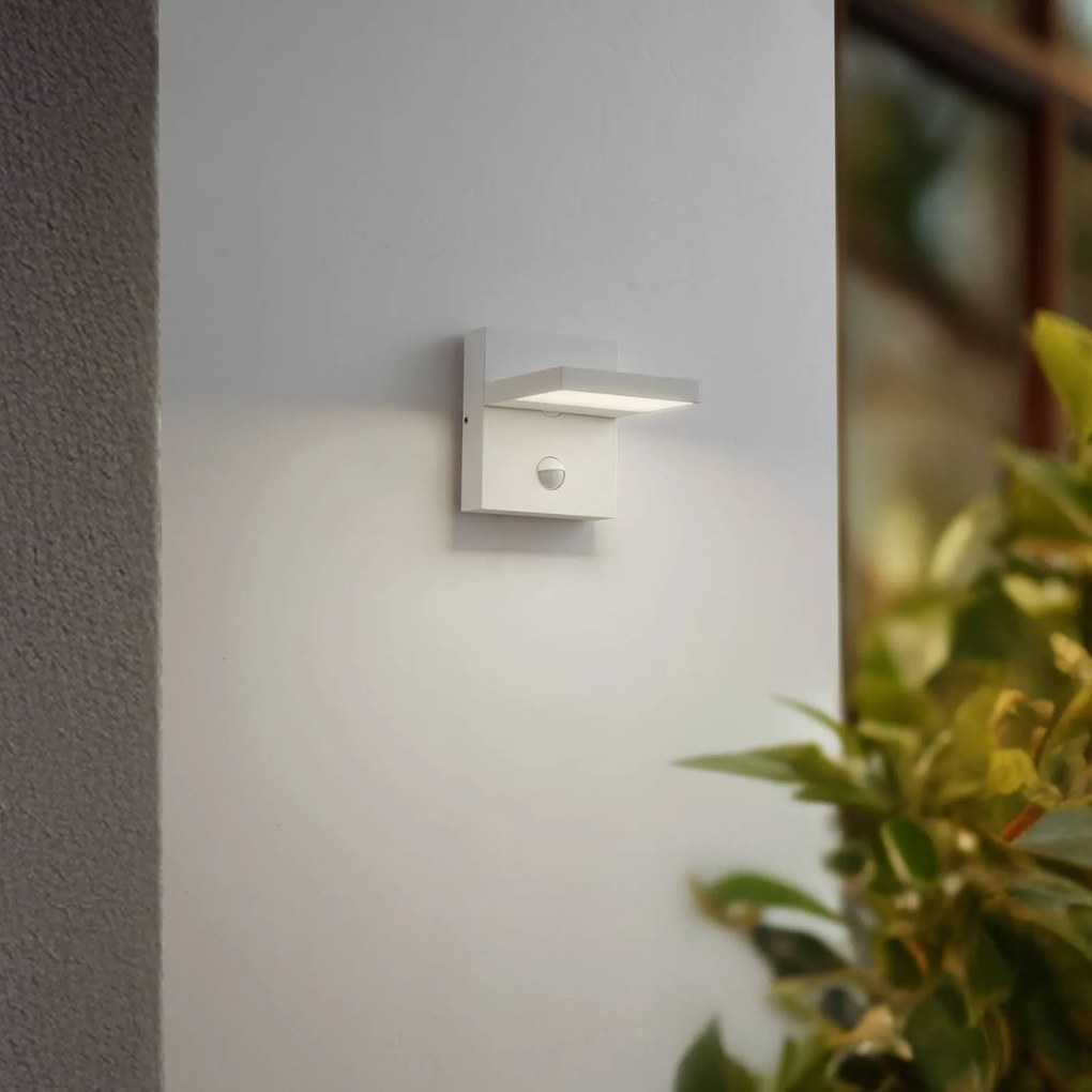 Lucande Applique da esterni LED Silvan, bianco, sensore, IP54, 16cm Silvan, Bianco / Opale, Alluminio, Moderno