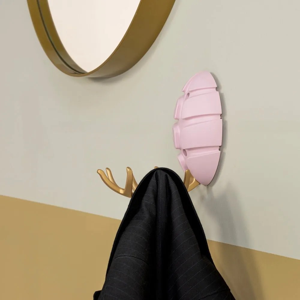 Gancio da parete rosa chiaro/dorato in plastica Bug – Spinder Design