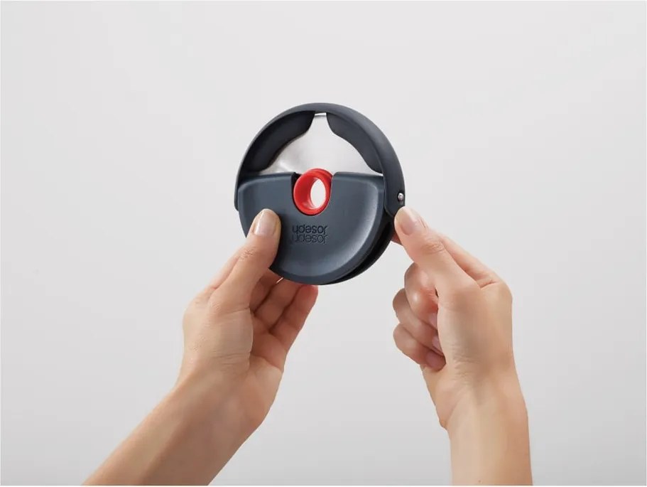 Tagliapizza in acciaio inox e silicone Disc - Joseph Joseph